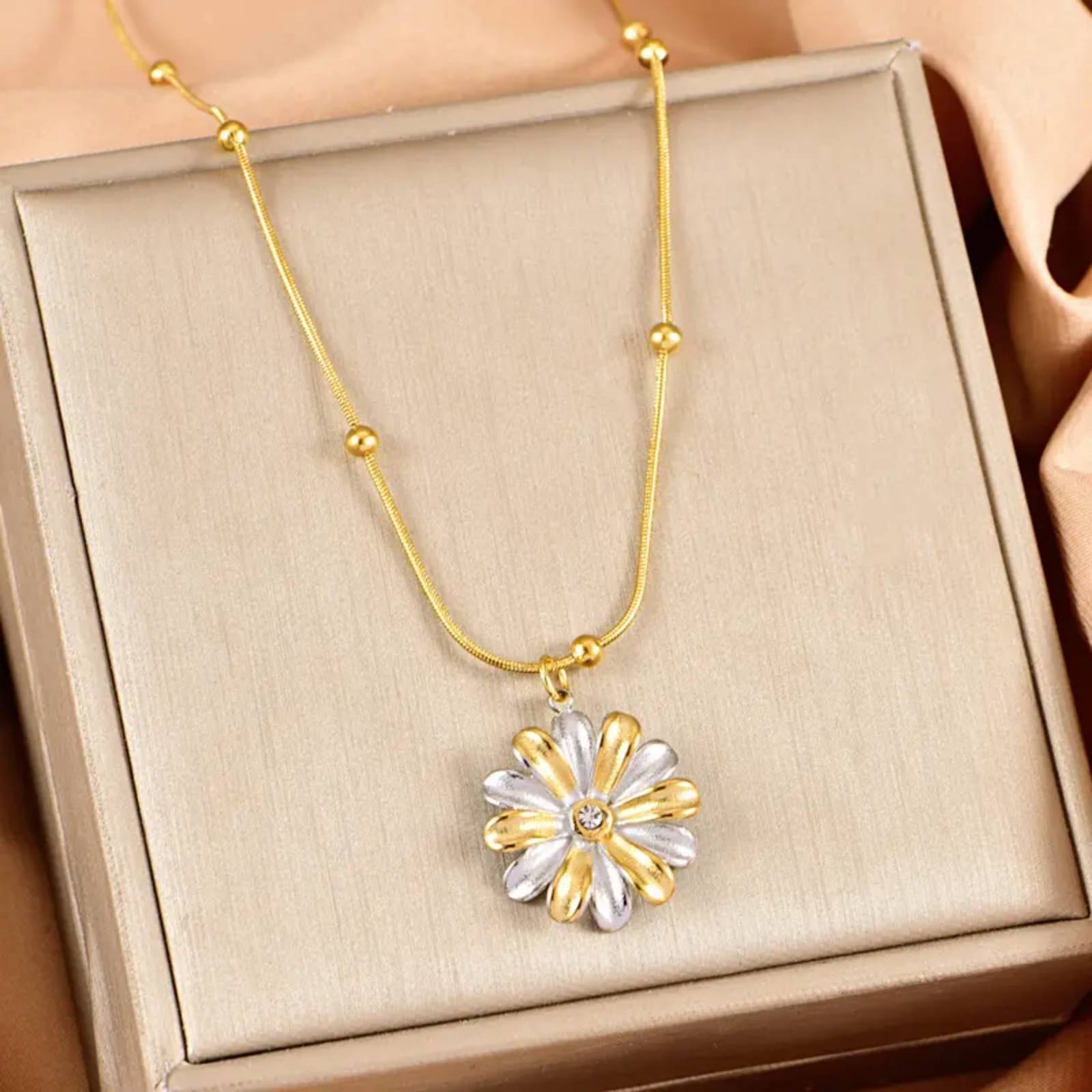 Floral 18K Gold & Silver Plated Anti-Tarnish Pendant Hypoallergenic - Long Lasting & Waterproof