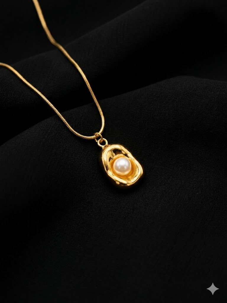18K Gold Plated Sculptural Pearl Pendant Necklace | Waterproof & Anti-Tarnish